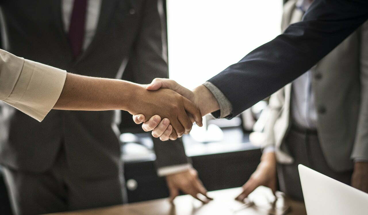 3 Advantages of Voice Drops Over Traditional Marketing Tactics 1 CUSTOMER