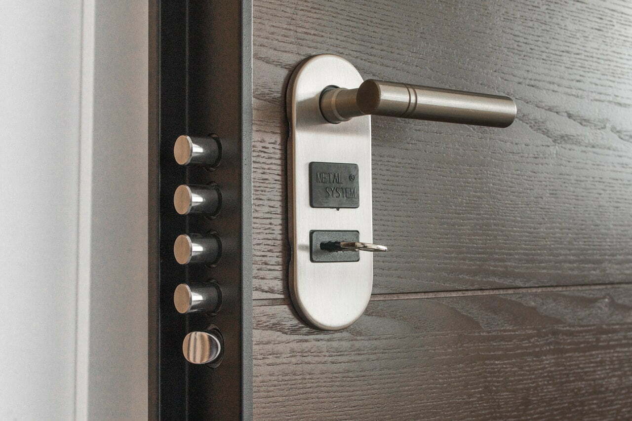 a door handle with a lock